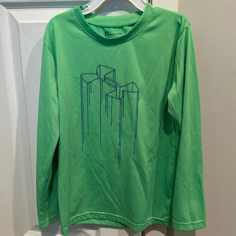 Under armour boys size 7.